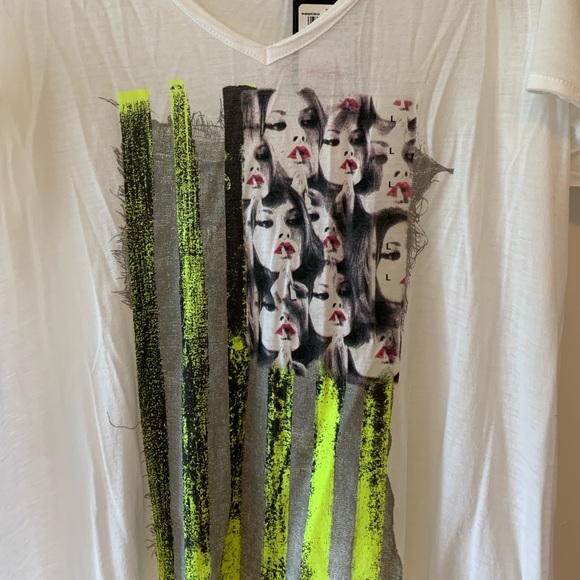 Guess Short Sleeve Graphic Tee - Picture 2 of 8